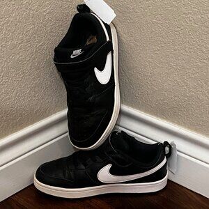 Nike Court Borough Low 2 Kids - Preowned Size 3Y Black/White
